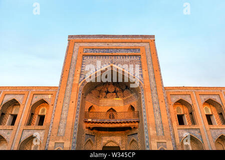 Mohammed Rakhim Khan Madrasa (Muhammad Rahim-khan Madrasah), Khiva, Uzbekistan Foto Stock