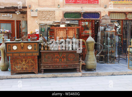 Voce tradizionale negozio nel Souq Waqif , Doha in Qatar. Foto Stock