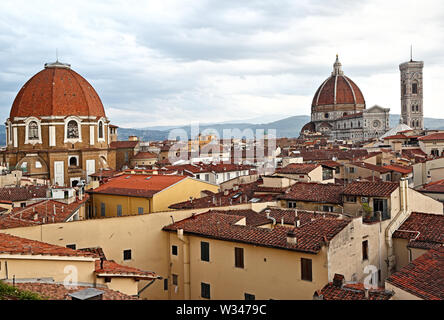 Firenze, vista sui tetti verso il Duomo Foto Stock