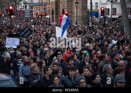 Parigi, Francia - 11 Gennaio 2015: la Je Suis Charlie dimostrazione a Parigi, nel rispetto per le vittime degli attacchi terroristici Foto Stock