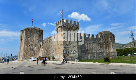 : Castello nella storica città croata di Trogir. Foto Stock