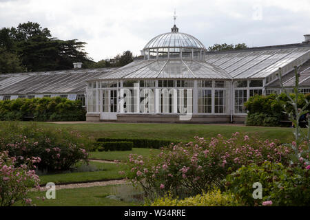 Il conservatorio e formale del semi-circolare di 'Italian' giardino, Chiswick Park, West London W4 England Regno Unito Foto Stock