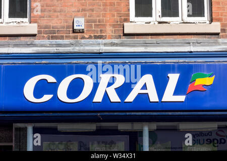 Coral bookmakers segno, Stourbridge, West Midlands, Regno Unito Foto Stock
