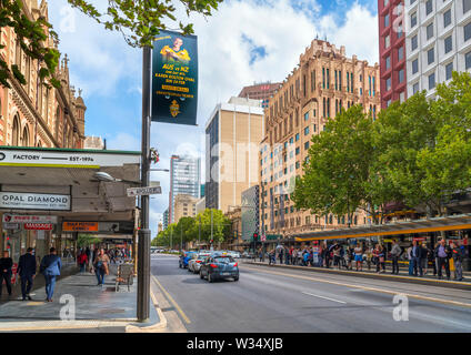 King William Street nel quartiere centrale degli affari (CBD), Adelaide, South Australia, Australia Foto Stock