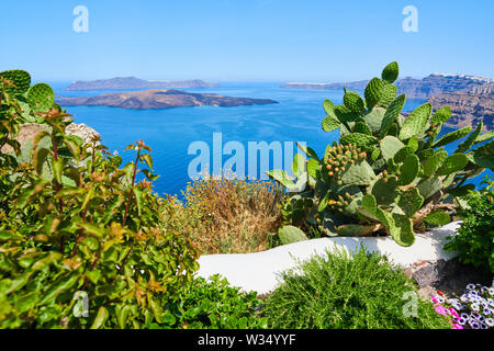 Vista sulla Caldera con porto dalla Megalochori vicino a Oia e Fira, Santorini , Grecia al 31.05.2019. © Peter Schatz / Alamy Stock Foto Foto Stock