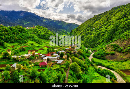 Villaggio Nakipari in Alta Svaneti, Georgia Foto Stock