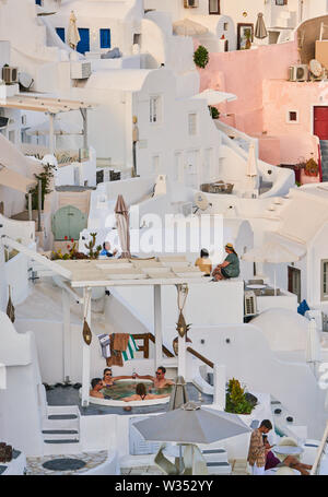 Vista sulla caldera di Oia - Santorini , Grecia al 04 giugno 2019. © Peter Schatz / Alamy Stock Foto Foto Stock