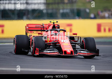 TOWCESTER, Regno Unito. 12 lug 2019. Carles Leclerc di Ferrari in pratica 1 durante la Formula 1 Rolex British Grand Prix 2019 sul circuito di Silverstone il Venerdì, 12 luglio 2019 a Towcester, Inghilterra. Credito: Taka G Wu/Alamy Live News Foto Stock