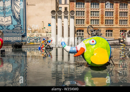 Fontana Stravinsky o Fontaine des automatizza accanto al Centre Georges Pompidou Museo,. Parigi, Francia. Foto Stock
