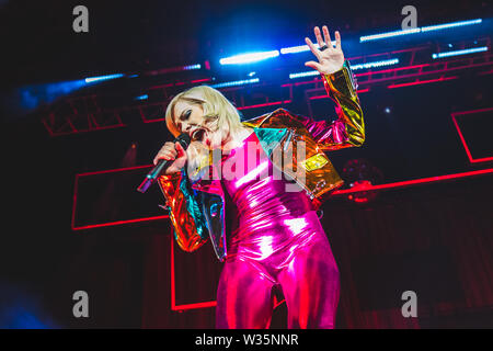 Carly Rae Jepsen esegue al Bill Graham Civic Auditorium a San Francisco il 28 giugno 2019 per il suo tour dedicato. Foto Stock