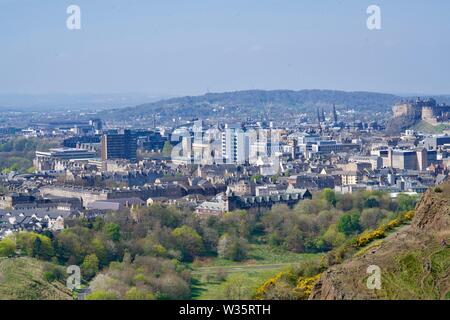 Paesaggio di Edimburgo, visto da Holyrood Park Foto Stock