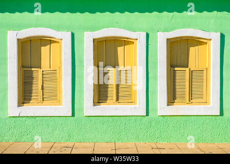 Dettaglio del conservato edificio del XIX secolo, noto come 'casa del 12 windows' nel centro storico di Oeiras - Stato di Piaui, Brasile Foto Stock