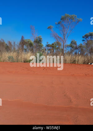 Stazione di polizia segno nell'outback australiano Foto Stock