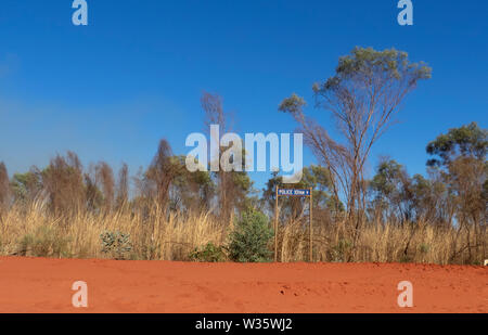 Stazione di polizia segno nell'outback australiano Foto Stock