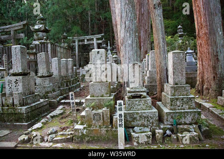 Okuno-In cimitero, Koyasan, Giappone Foto Stock