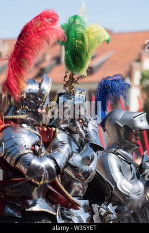 Adam Firyn in giostre durante la XXVIII Miedzynarodowy Turniej Rycerski Krola Jana III (il Torneo del Re Giovanni III) in stile gotico Ordine Teutonico cas Foto Stock