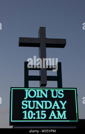 Motivazionale messaggio religioso su un cartello luminoso Foto Stock