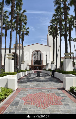 LOS ANGELES, CA/STATI UNITI D'America - 14 Aprile 2019: Ingresso alla storica Union Station nel centro cittadino di Los Angeles Foto Stock