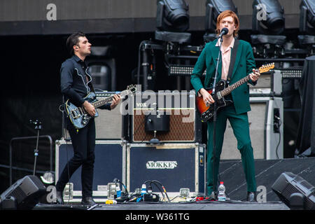 Milano Italia. Il 12 luglio 2019. L'inglese rock band amazzoni suona dal vivo sul palco allo Stadio San Siro apertura della mostra delle Muse. Foto Stock