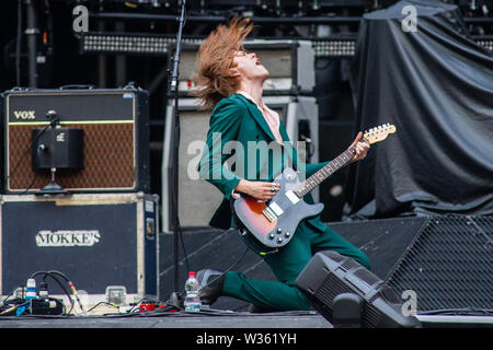 Milano Italia. Il 12 luglio 2019. L'inglese rock band amazzoni suona dal vivo sul palco allo Stadio San Siro apertura della mostra delle Muse. Foto Stock
