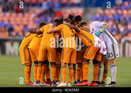 Texas, Stati Uniti d'America. 12 Luglio, 2019. Luglio 12, 2019 Houston Dynamo pre gioco huddle presso la partita tra Los Angeles FC e Houston Dynamo BBVA Stadium di Houston, Texas. A metà è tie 1-1. Credito: Cal Sport Media/Alamy Live News Foto Stock