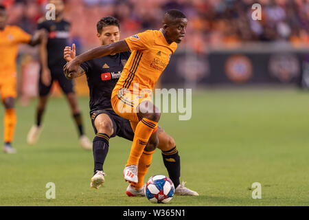 Texas, Stati Uniti d'America. 12 Luglio, 2019. Luglio 12, 2019 Houston Dynamo centrocampista Oscar Boniek Garcia (27) vince la palla durante una partita tra Los Angeles FC e Houston Dynamo BBVA Stadium di Houston, Texas. A metà è tie 1-1. Credito: Cal Sport Media/Alamy Live News Foto Stock