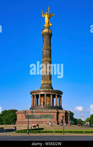 Goldelse, Statua di San Victoria sulla colonna della vittoria Großer Stern, il Tiergarten di Berlino, Germania, Europa Foto Stock