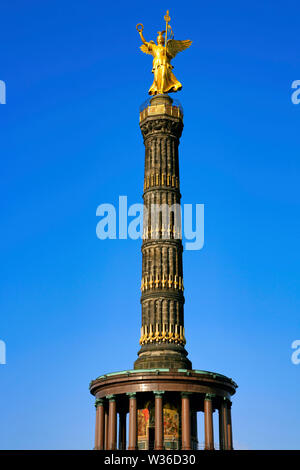 Goldelse, Statua di San Victoria sulla colonna della vittoria Großer Stern, il Tiergarten di Berlino, Germania, Europa Foto Stock