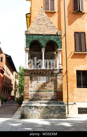 Arca medievale di Glossatory (Tombe dei Glossatori), grandi maestri della legge. Foto Stock