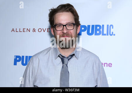 Serata di Apertura per molto rumore per nulla al Delacorte Theatre - Arrivi. Dotato di: Andrew Kober dove: New York New York, Stati Uniti quando: 12 giu 2019 Credit: Giuseppe Marzullo/WENN.com Foto Stock