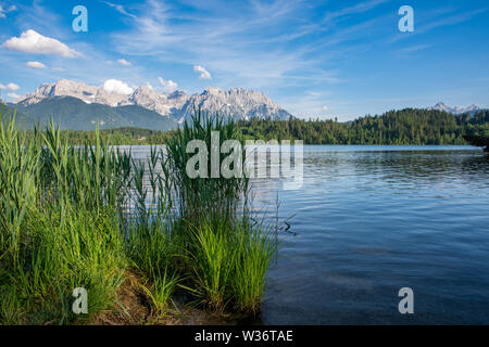 Lago Barmsee a montagne Karwendel in Baviera Foto Stock