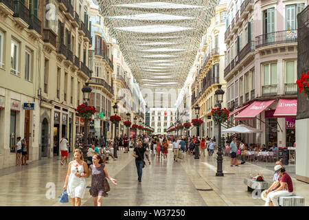 Malaga, Spagna - 23 giugno 2018. Persone su Marques de Larios strada pedonale, il centro di Malaga, Spagna Foto Stock