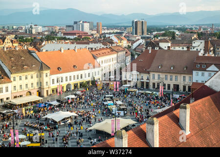 Sibiu, Romania - Giugno 06, 2019, Street Food Festival Sibiu 2019 in Piazza Grande, Sibiu, Romania, vista aerea Foto Stock