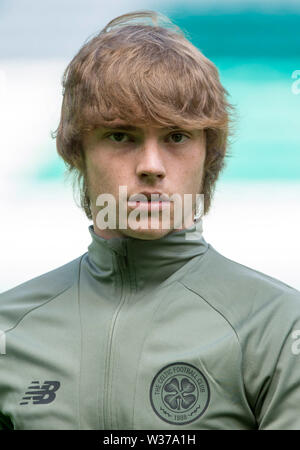 Il Celtic Luca Connell prima la pre-stagione amichevole al Celtic Park di Glasgow. Foto Stock