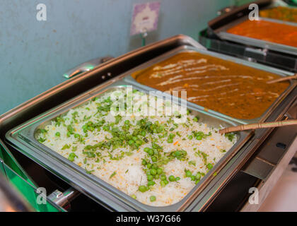 Foto di alcuni colorati curry indiano Foto Stock