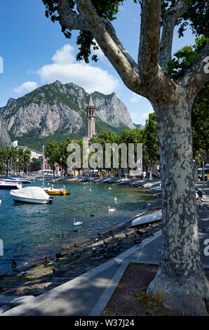 Lecco si trova alla fine del sud-ramo orientale del lago di Como (ramo chiamato lago di Lecco / Lago di Lecco). Lombardia, Italia Foto Stock