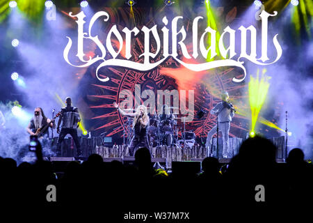 Kiev, Ucraina. 12 Luglio, 2019. Korpiklaani durante il Festival di Musica di Atlas Weekend 2019 Credit: Aleksandr Gusev/Pacific Press/Alamy Live News Foto Stock