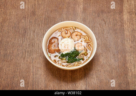 Misto di carne Udon tagliatelle Foto Stock