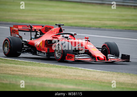 TOWCESTER, Regno Unito. 13 lug 2019. Sebastian Vettel della Ferrari in qualifica durante la Formula 1 Rolex British Grand Prix 2019 sul circuito di Silverstone il Sabato, 13 luglio 2019 a Towcester, Inghilterra. Credito: Taka G Wu/Alamy Live News Foto Stock