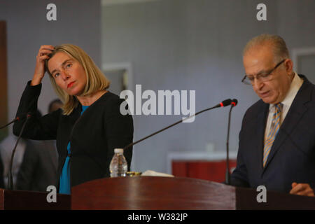 Baghdad in Iraq. 13 Luglio, 2019. Ministro degli Affari Esteri iracheno Mohamed Alhakim (R) parla durante una conferenza stampa con la politica estera dell'Unione europea Chief Federica Mogherini dopo la loro riunione. Credito: Ameer Al Mohammedaw/dpa/Alamy Live News Foto Stock