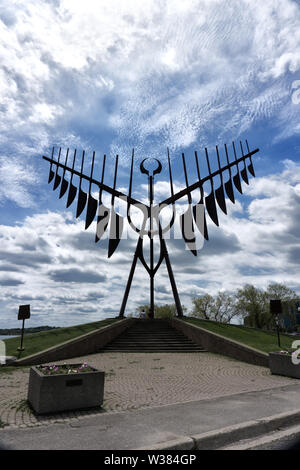 Canada Ontario Barrie a giugno 2019 il drago skulpture presso il lago Simcoe, un Skycatcher Foto Stock