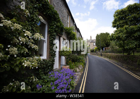 Impianto di arrampicata coperta strada cottage in Yorkshire Dales Foto Stock