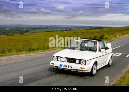 Lancashire Automobile Club costa a costa 2019; a partire da Midland Hotel a Morecambe e finendo a Dunsley Hall di Sandsend vicino a Whitby questa annata auto coast to coast rally percorso attraversa le alture del fantastico paesaggio nel trogolo di Bowland con viste sulla baia di Morecambe. La manifestazione è aperta ai classici e amati vetture del patrimonio di tutte le età assumendo la sfida di un percorso lungo circa 170 miglia di sentieri e strade di Inghilterra rurale. Foto Stock