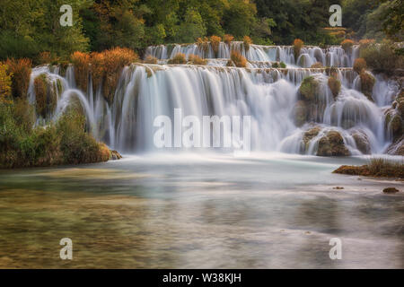 Una natura che stupisce il paesaggio, cascata Skradinski buk, Parco Nazionale di Krka, Croazia Foto Stock