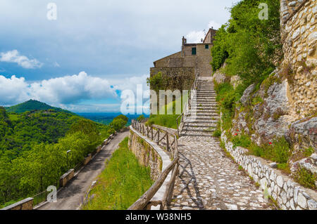 Cottanello (Rieti, Italia) - Un piccolo e grazioso borgo medievale con pietra eremo sulle colline di Rieti, Sabina, Regione Lazio Foto Stock