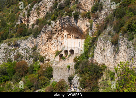 Cottanello (Rieti, Italia) - Un piccolo e grazioso borgo medievale con pietra eremo sulle colline di Rieti, Sabina, Regione Lazio Foto Stock