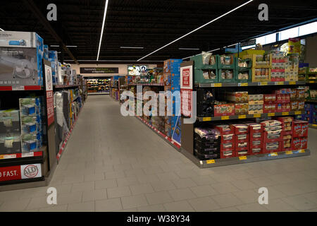 Corridoi interni di un negozio Aldi in Orlando Florida USA Stati Uniti d'America Foto Stock