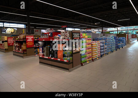 Corridoi interni di un negozio Aldi in Orlando Florida USA Stati Uniti d'America Foto Stock