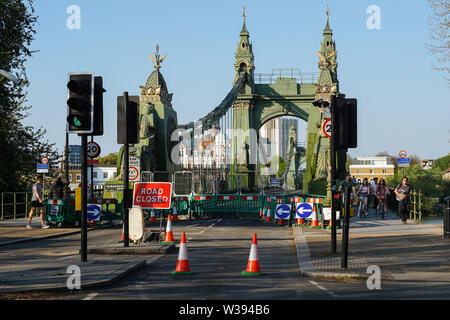 Hammersmith Bridge è stato chiuso mentre è in corso una ristrutturazione completa, Londra England Regno Unito Regno Unito Foto Stock