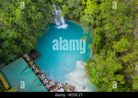 Cascate di Kawasan situato sull isola di Cebu, Filippine - bella cascata nella giungla Foto Stock